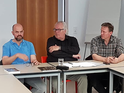 links: Dr. Dirk Pörschmann, Direktor Sepulkralmuseum (Daneben: Jörg Sperling, Lutz Freyer)