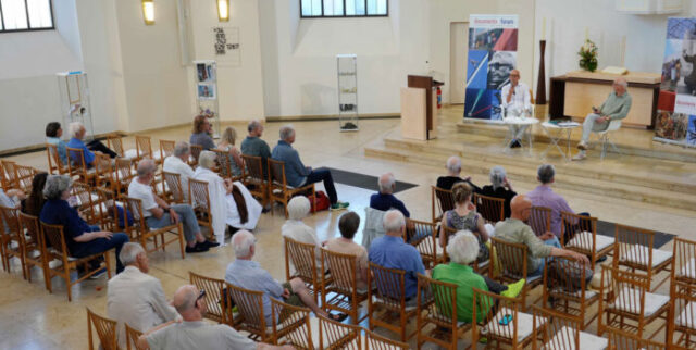 Rückblick auf den Jour fixe mit Prof. Dr. Heinz Bude Impressionen aus der Karlskirche Die Karlskirche bot den passenden Rahmen für einen anregenden Abend des documenta forums.