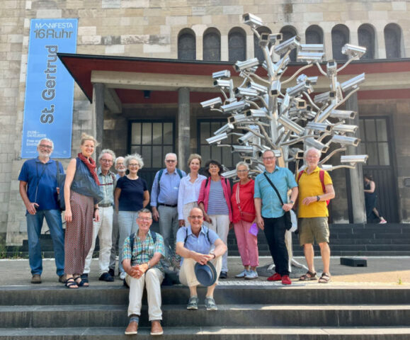 Die Mitglieder des documenta forum beim Besuch der Ausstellung in Essen.