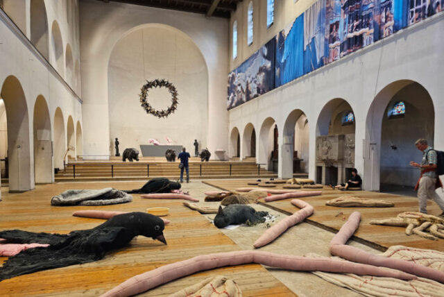 Die Mitglieder des documenta forum beim Besuch der Ausstellung in Essen
