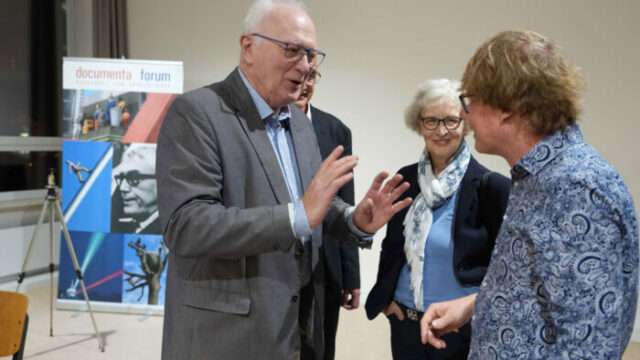 Im Anschluss an die Präsentation bot sich Gelegenheit zum persönlichen Austausch über den fotografischen Nachlass.